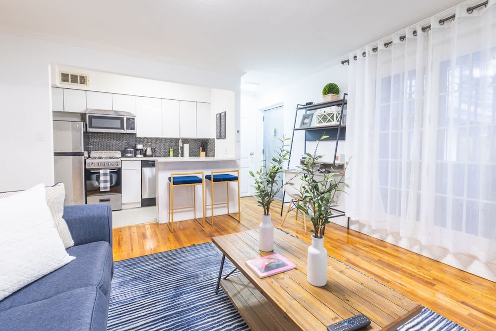 26-1c Gramercy Large 1BR WD