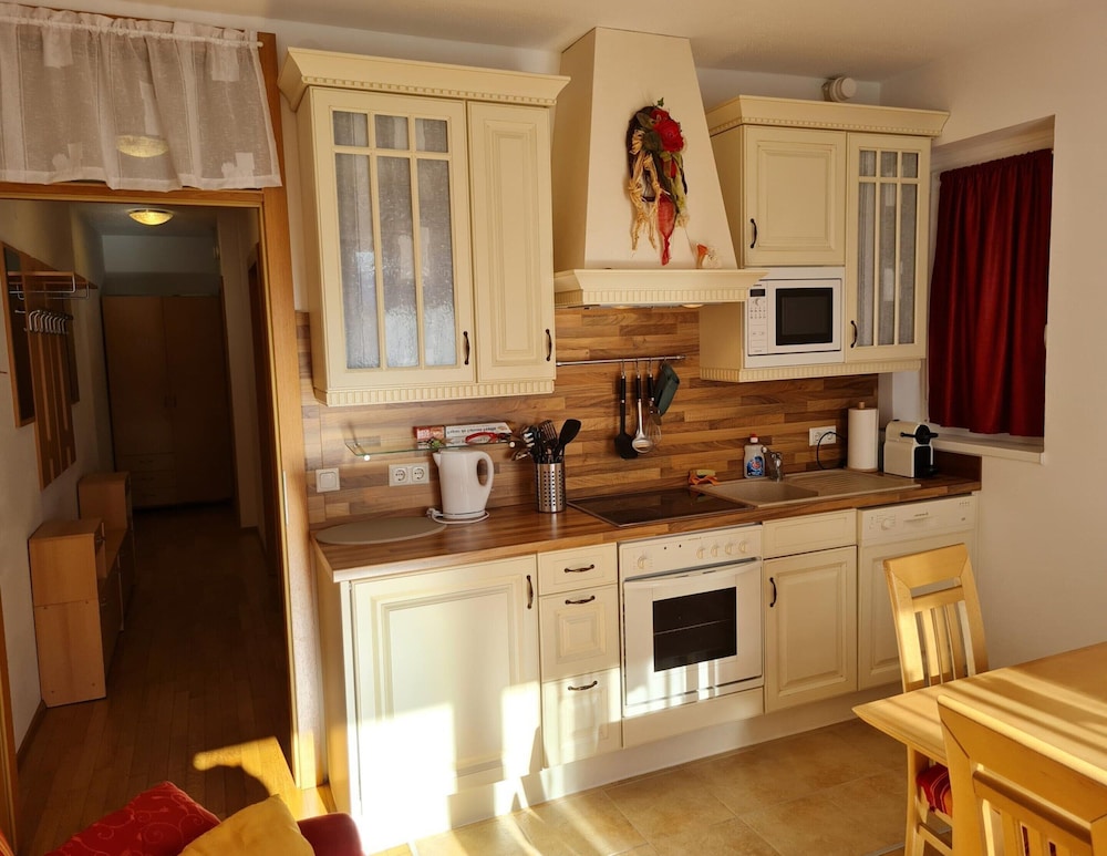 Comfortable Apartment With Mountain View