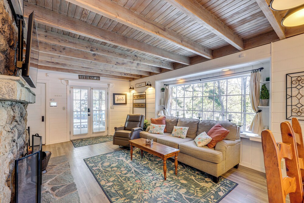 Walkable 'green Gables Cottage' in Lake Arrowhead
