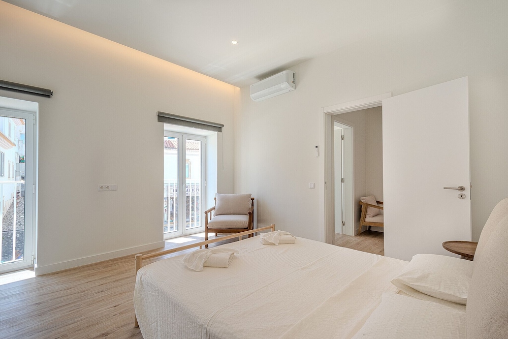 Downtown 1 Bedroom Apartment E