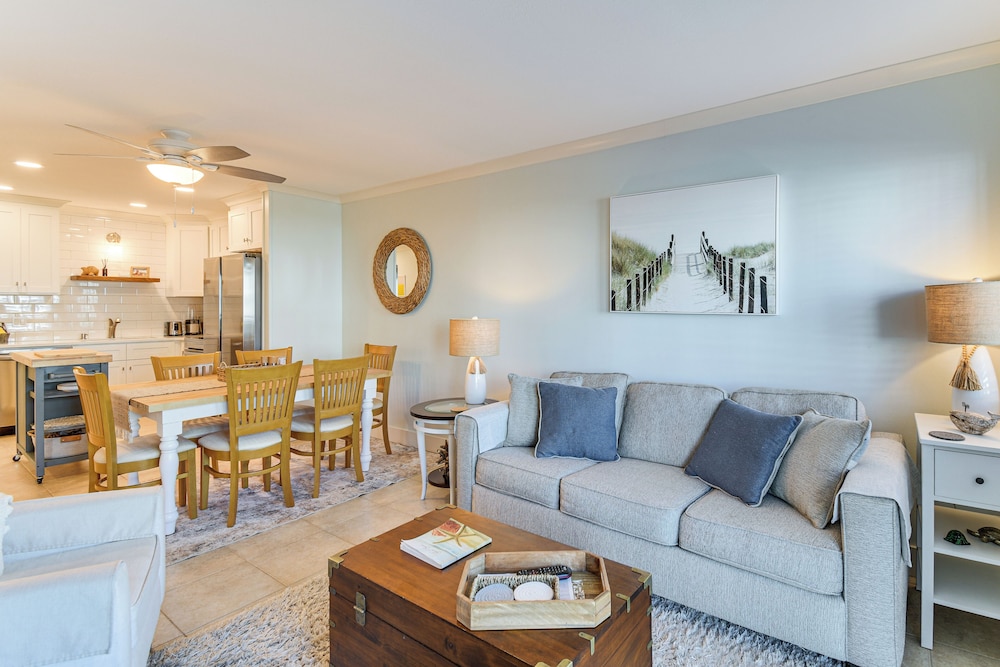 Beachfront Abode w/ Pool Access in Gulf Shores!