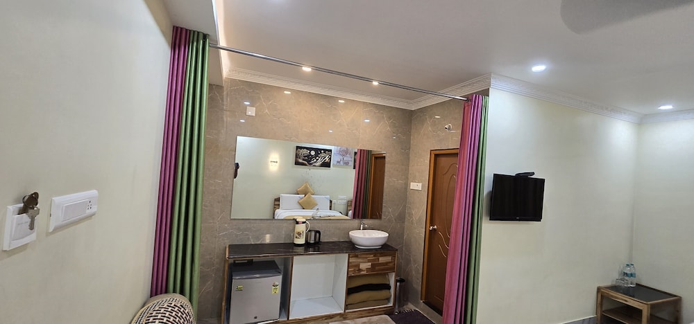 HOTEL KCR GRAND