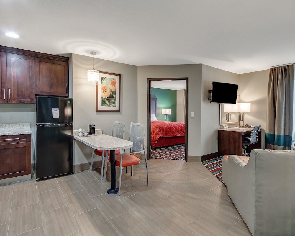 Hobbs Vacations - MainStay Suites - Property Image 9