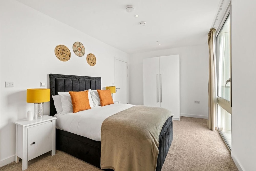 East Village Luxury Apartment - London