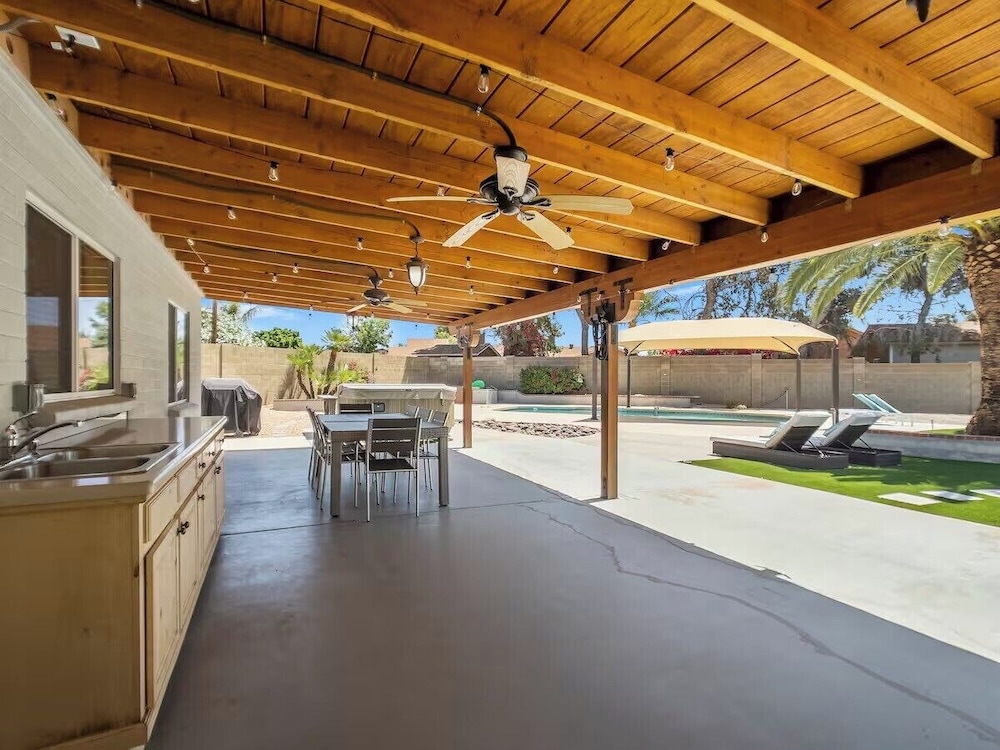 Chandler oasis with pool & hot tub