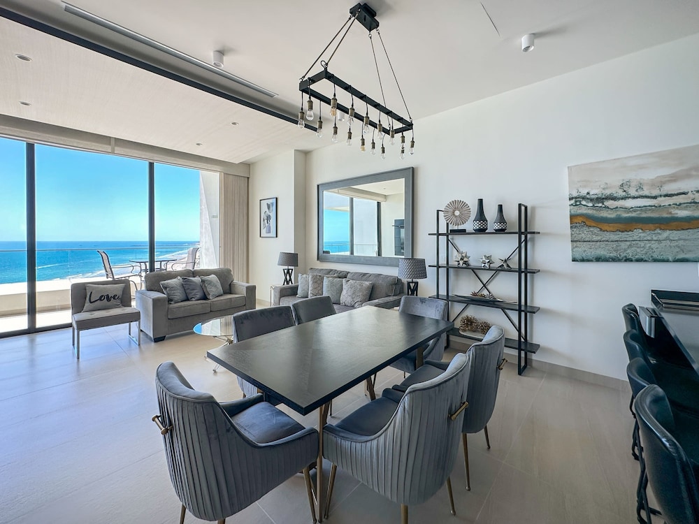 Sandy Beach 2BR Beachfront Getaway