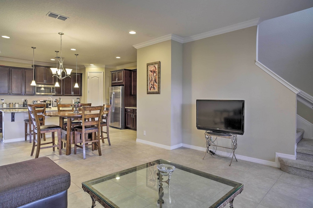 4 Mi to Dtwn: Home w/ Pool Access in Sanford