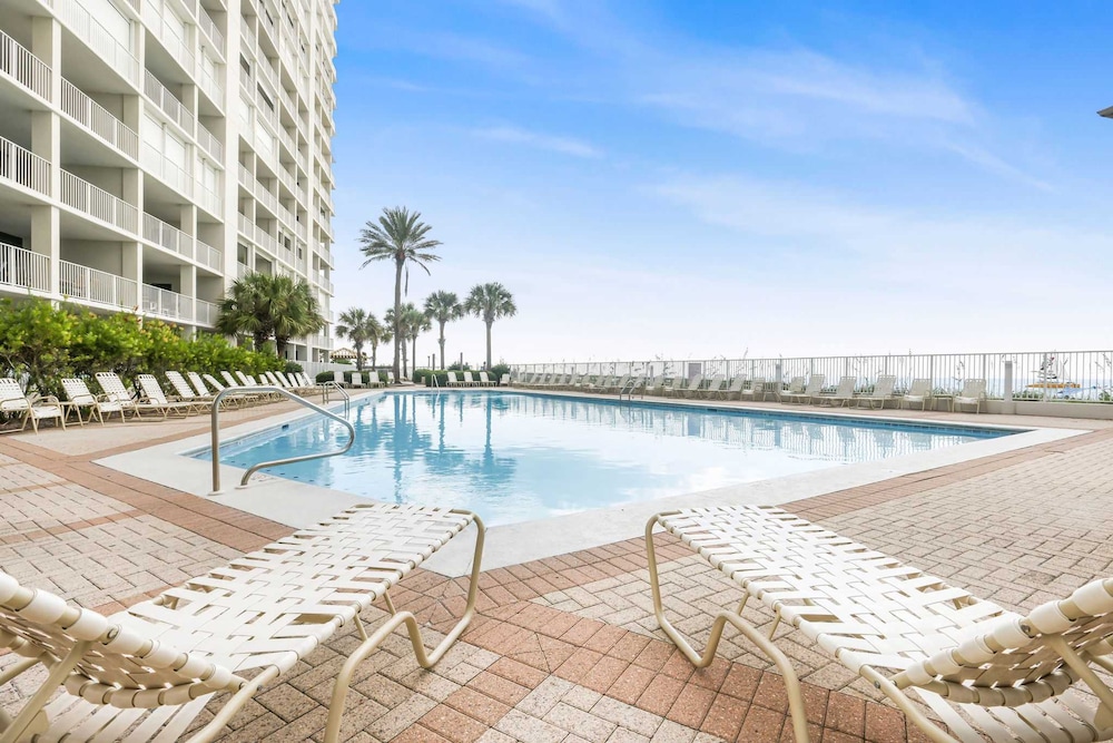 Pelican Pointe 301- Corner Unit Gulf-front