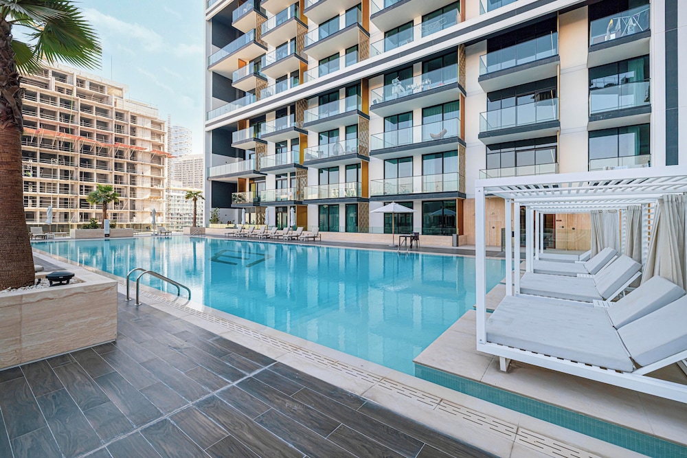 JVC Suites by Hostiva - City View