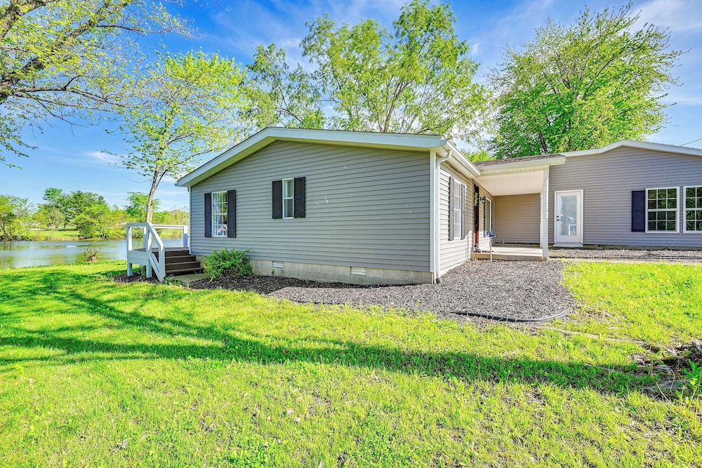 Near Hiking & Fishing: Dale Home w/ Deck!