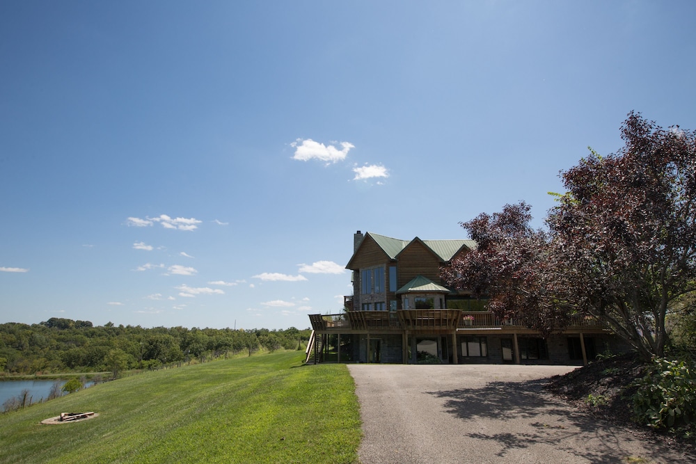 Elk Creek Lodging