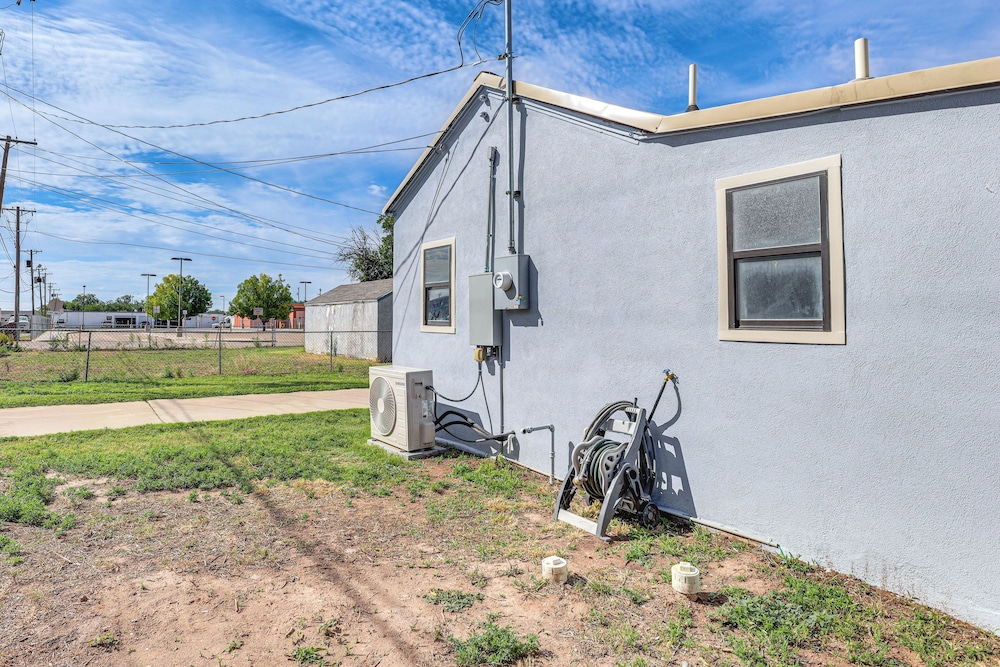 < 1 Mi to Enmu: Pet-friendly Home in Portales!
