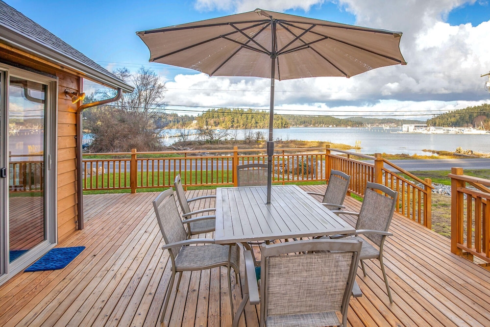 Cornet Bay Cottage in Oak Harbor