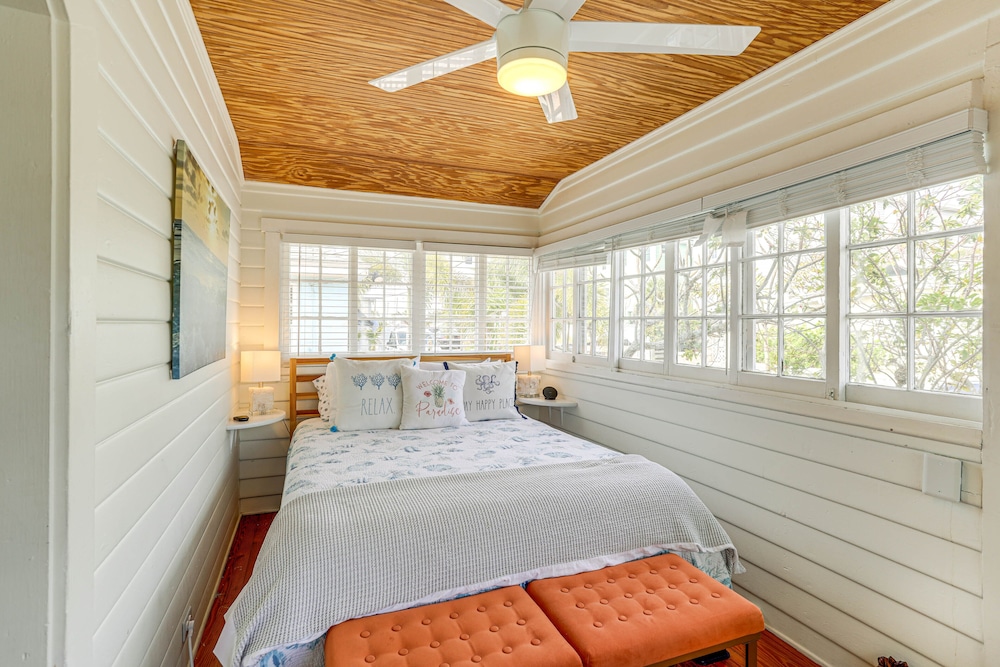 Sunny Treasure Island Bungalow, 200 Steps to Beach view 4