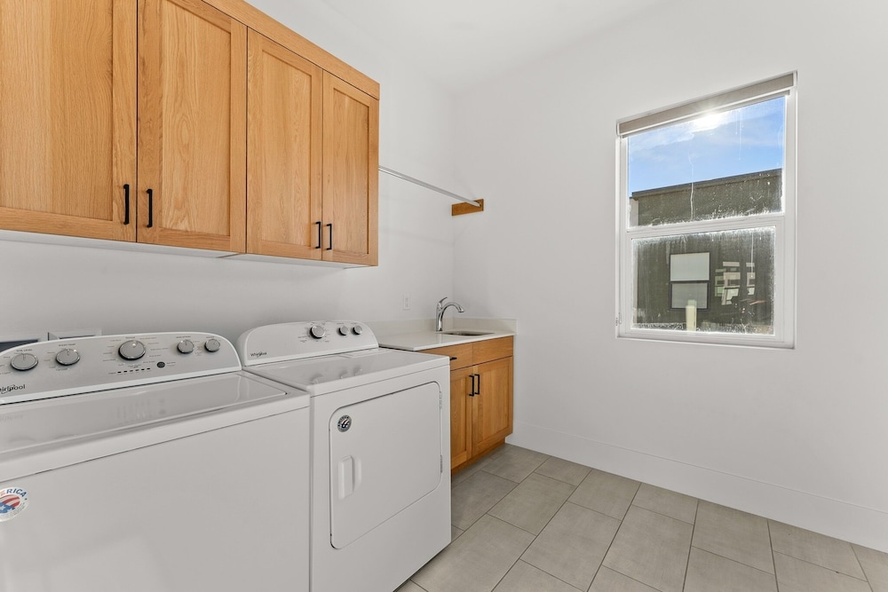 Villa #11 Adventure Retreat At Bloomington Villas 4 Bedroom Townhouse