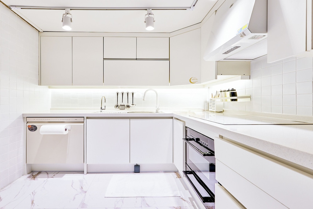 SA Tailored Serviced Home near Metro