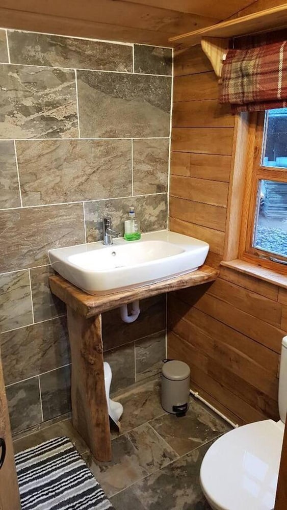 Sutton Coldfield Vacations - Charming 2-bed Cabin in Sutton Coldfield - Property Image 29