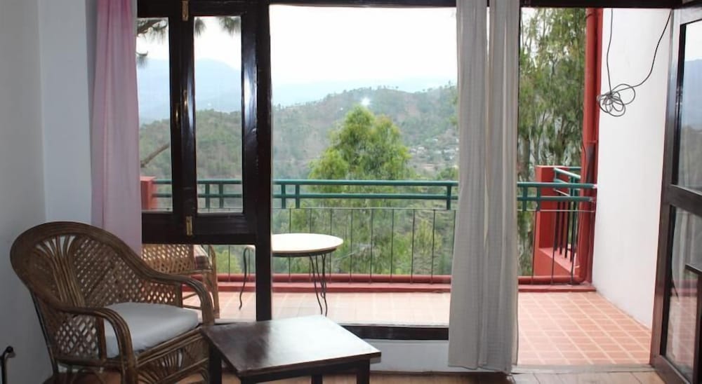 Crestmont Snow View Resort Ranikhet view 4