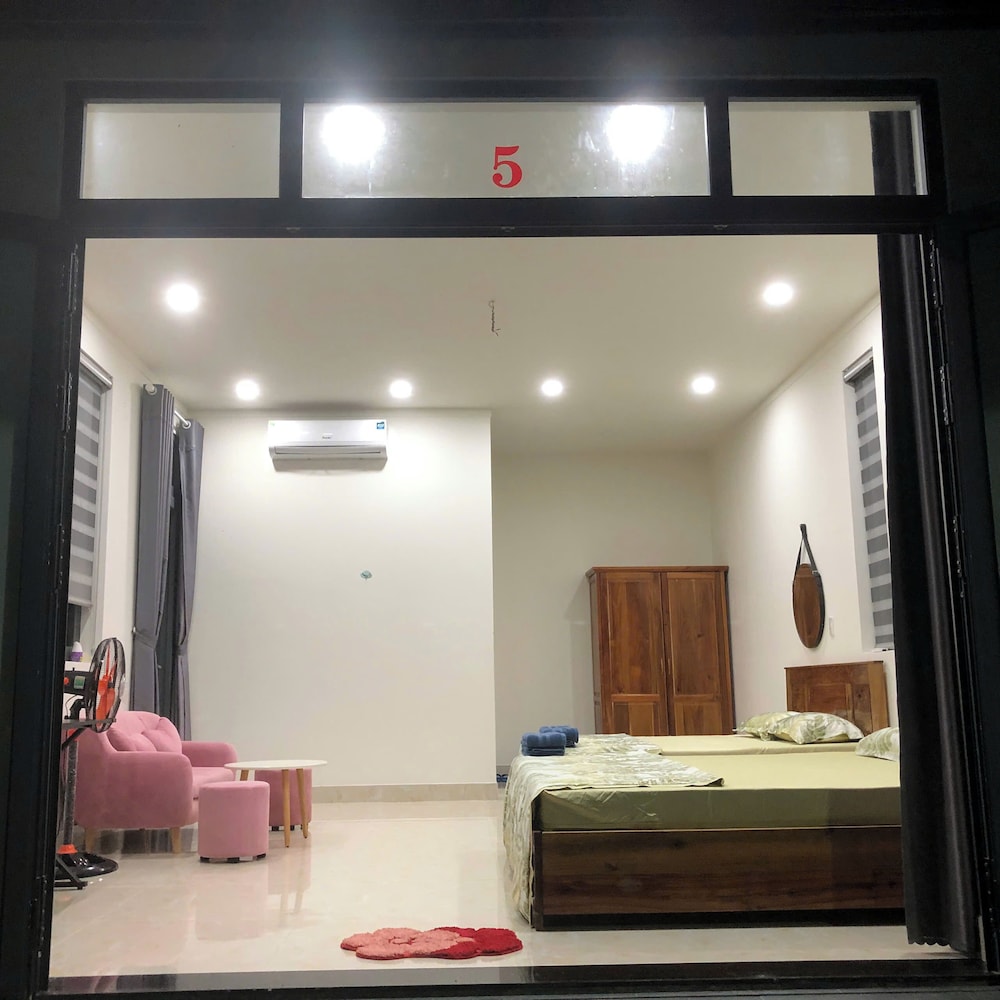 HOMESTAY HALONA