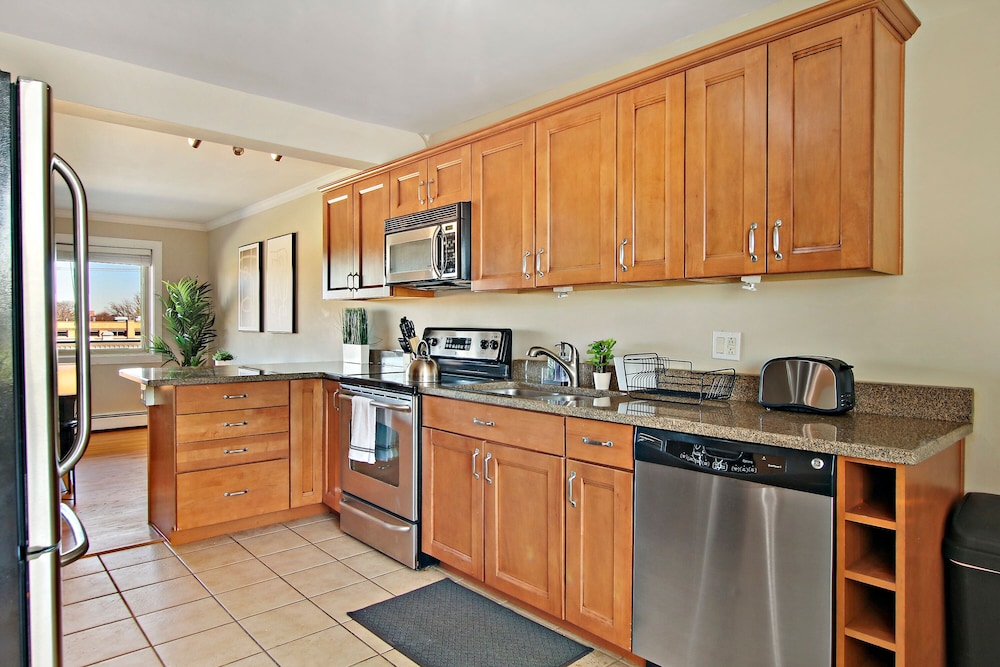 Sunny 1BR Apt in Suburb - Salem 3C rep