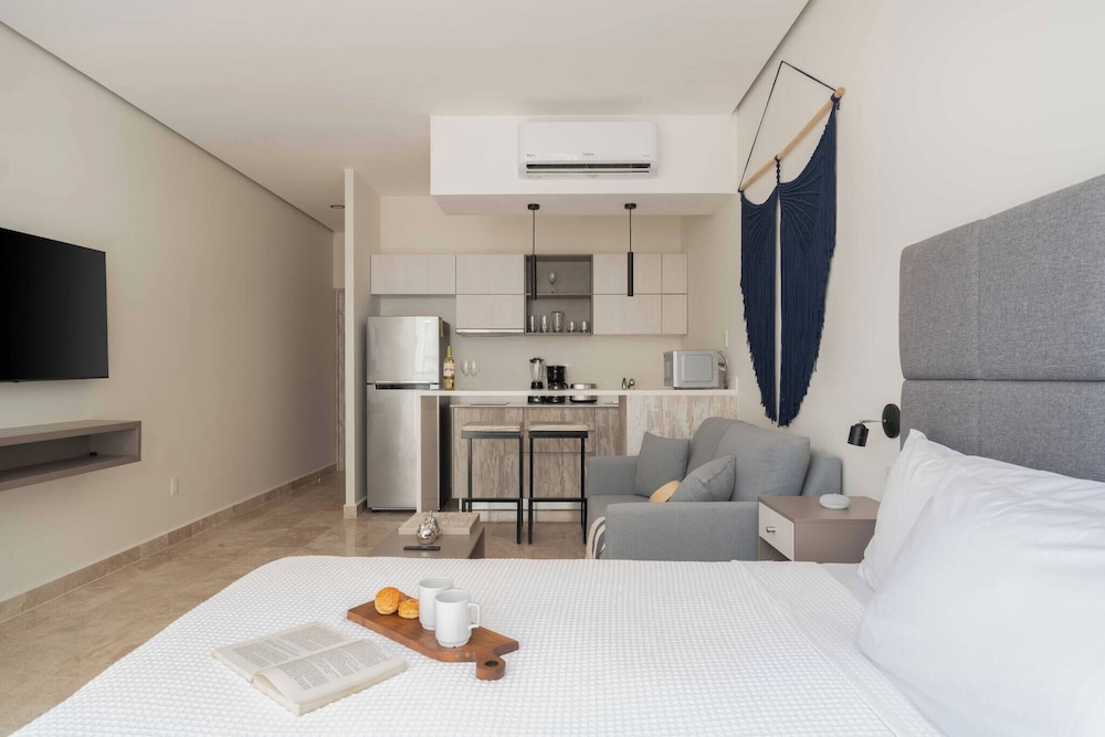 Practical and Cozy AZ Studio! Close to Everything!