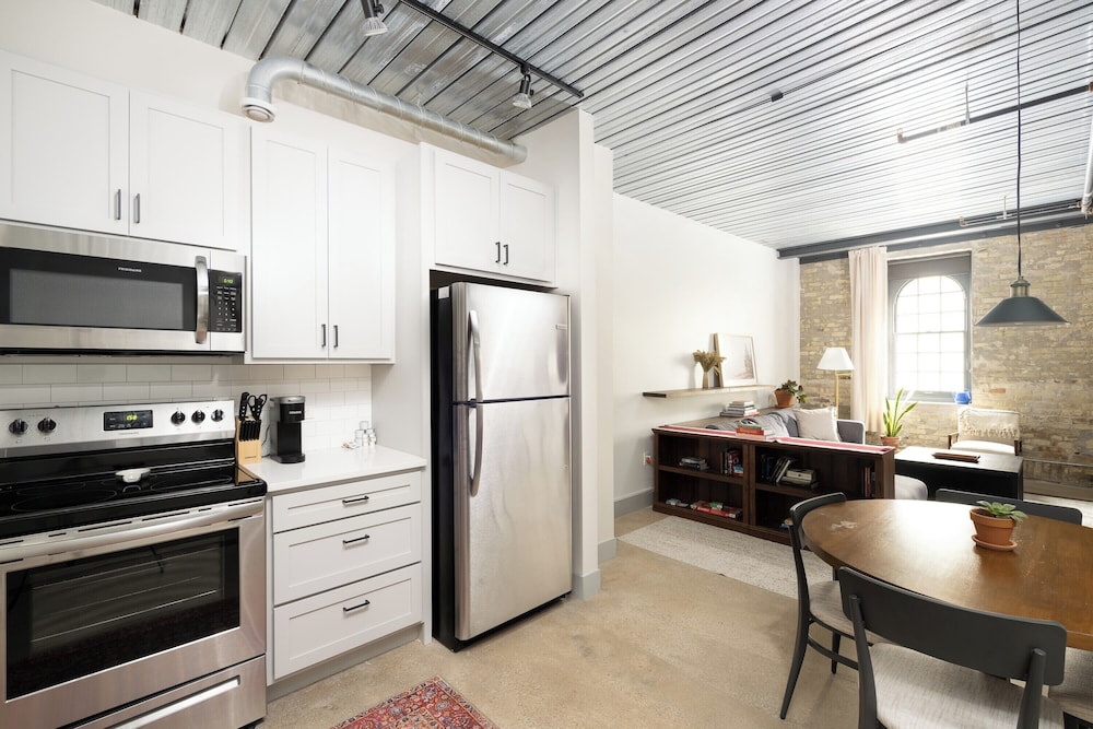 Brewery District Apartment Near Fiserv with Rooftop, Gym, and Parking