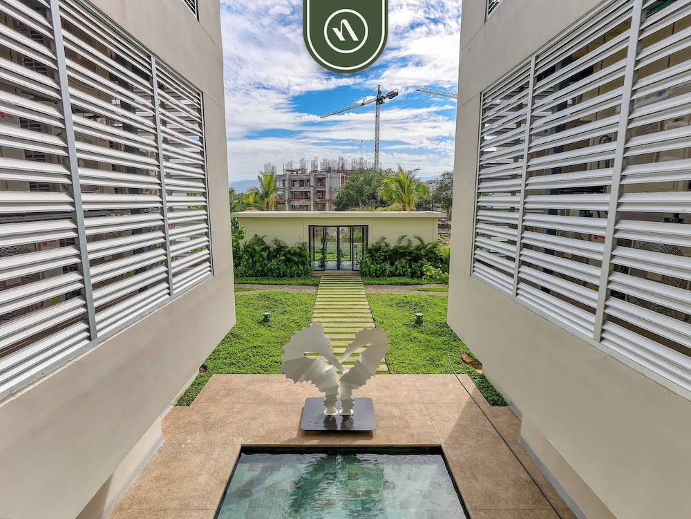 Luxury Condo With Canal View - Near Beach