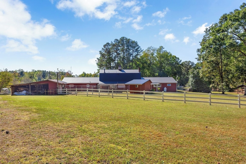 Pet-friendly 3BR Lake House Firepit + Pier