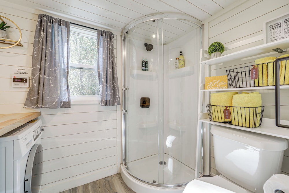 Blue Ridge Mountain Tiny Home: Escape to Nature!