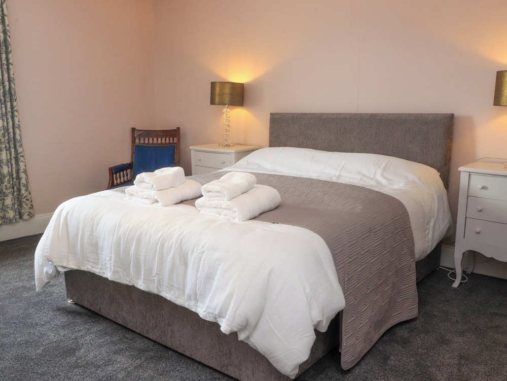 3 Cowper Place