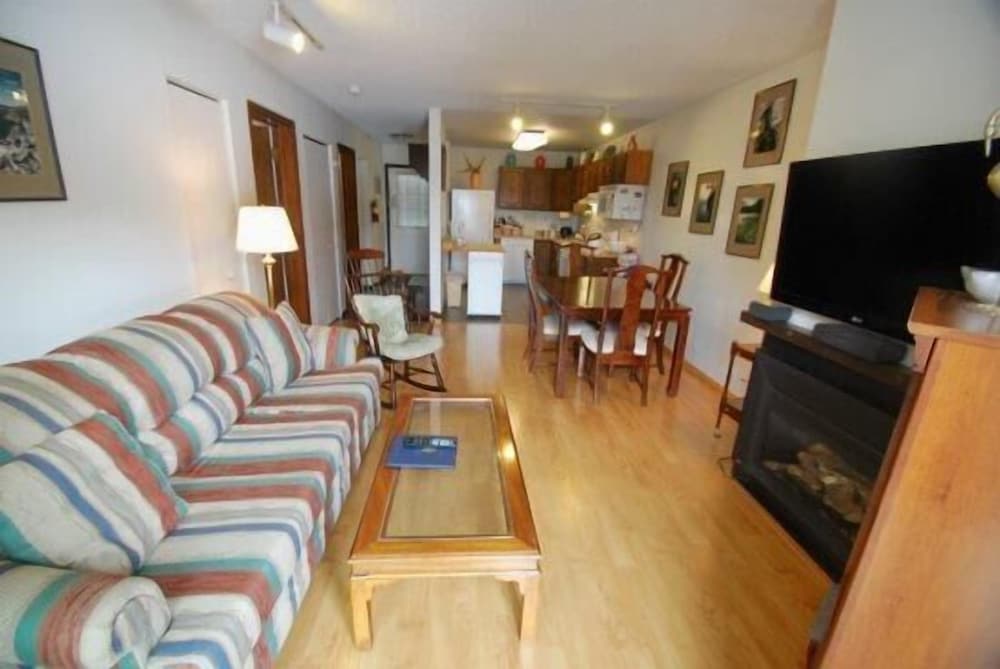 Snowdance Condo 2 Bedroom Apartment by Key to the Rockies