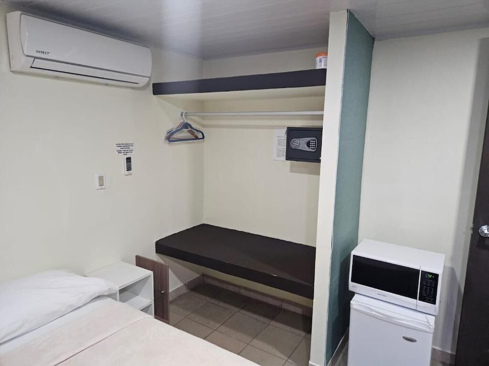 HOSTAL EL PRADO