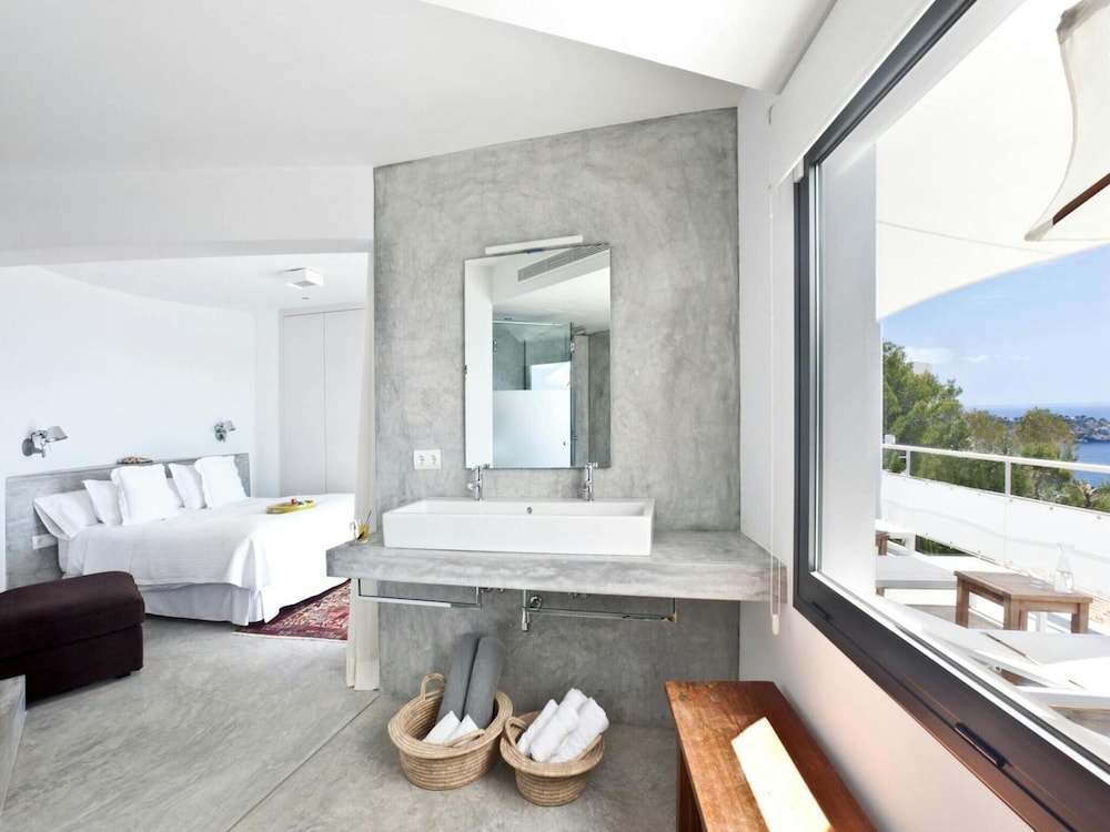 Holiday Home With Private Jacuzzi