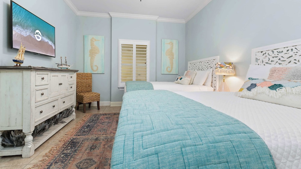 Beachfront 3-bedroom Condo on 15th Floor Balcony, Lazy River, Jacuzzis