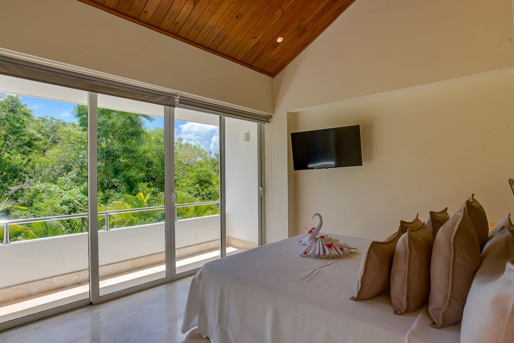 Spectacular 6 BR Luxury Villa in Punta Cana