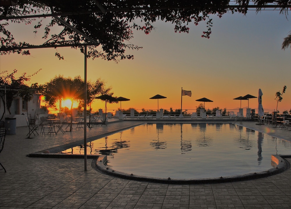 Santorini Camping & Hostel
