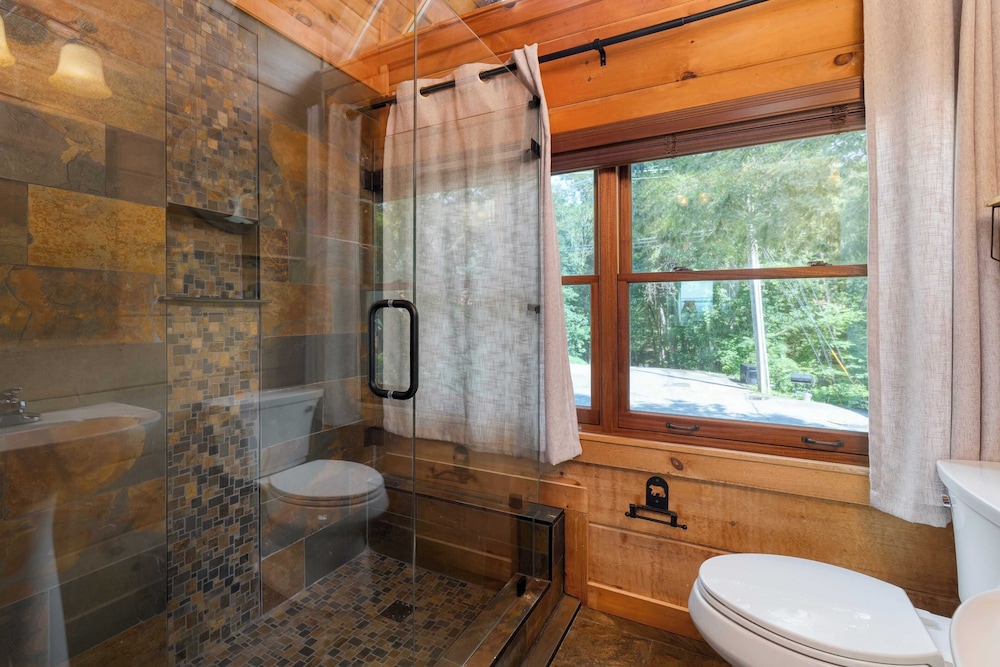 Sleeps 26, 2 Homes Theater Room, Game Room, Hot Tub, Smoky Mountain Views