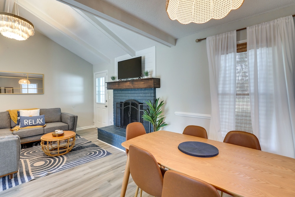 Summerville Vacation Rental: 4 Mi to Downtown! view 4