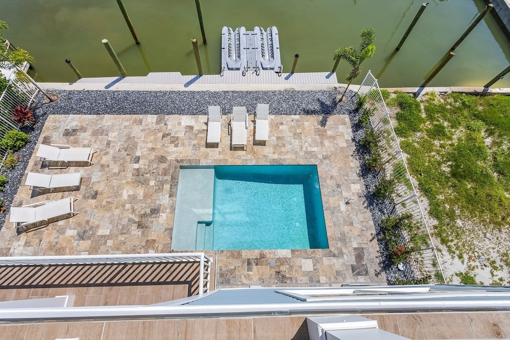 673 White Sands Retreat: Bay Views, Pool, Elevator 5 Bedroom Home