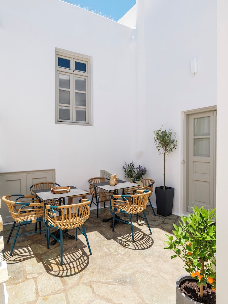 Mr & Mrs Mykonos The Residence