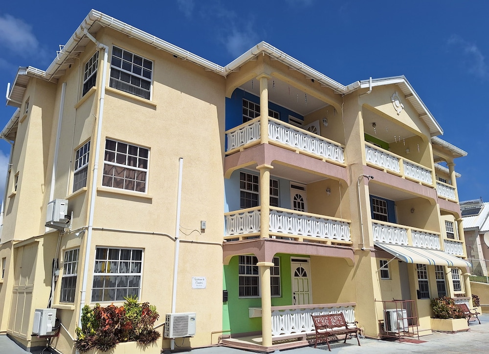 Hotel Cumber's Tropical Apartments - Image 1