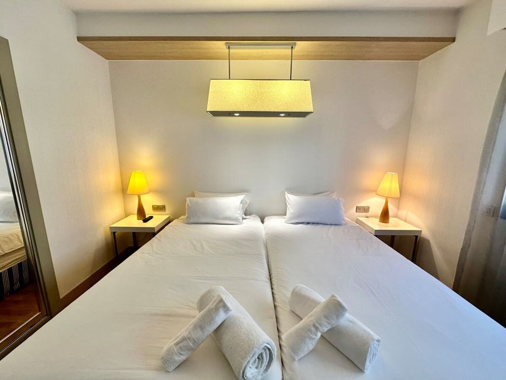 Engracia Square 1-bedroom Apartment in Chamber