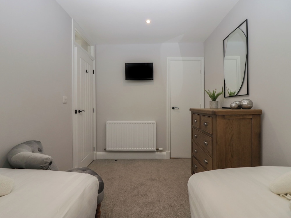 Garden Cottage No 1
