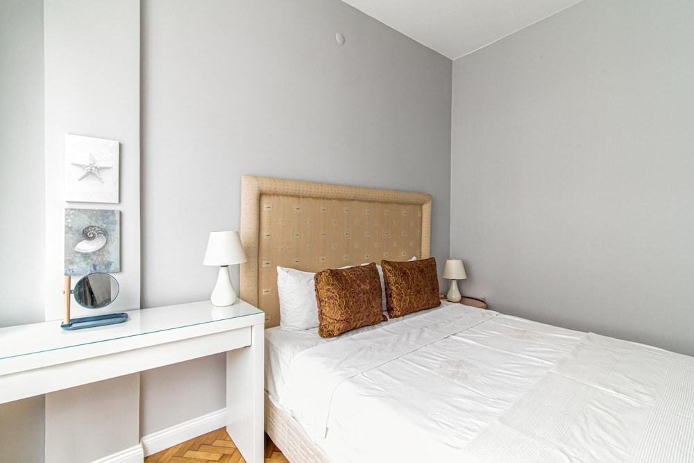 Central 2 1 Flat With Bosphorus View in Beyoglu