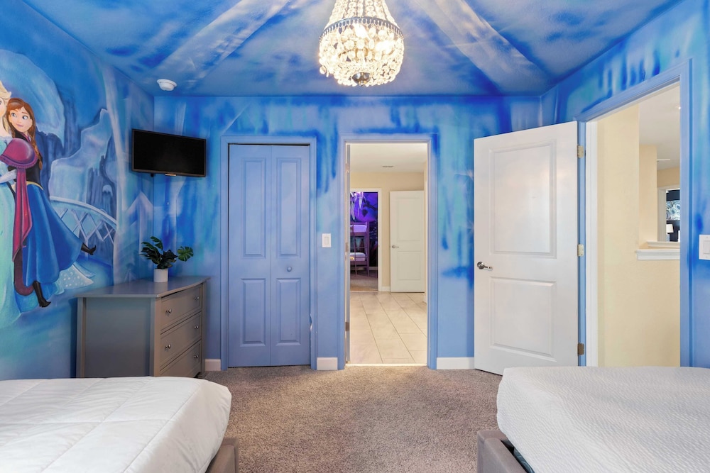 Stinger Luxe Retreat by Avantstay 8BR Luxury Villa Near Disney w/ Pool & Game Room
