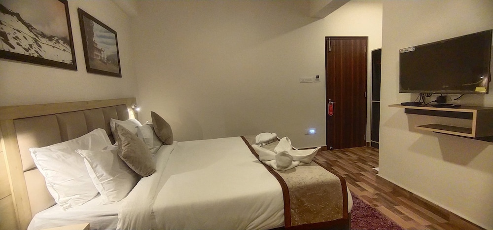 TVD Hotel Polaris Near Mg Marg