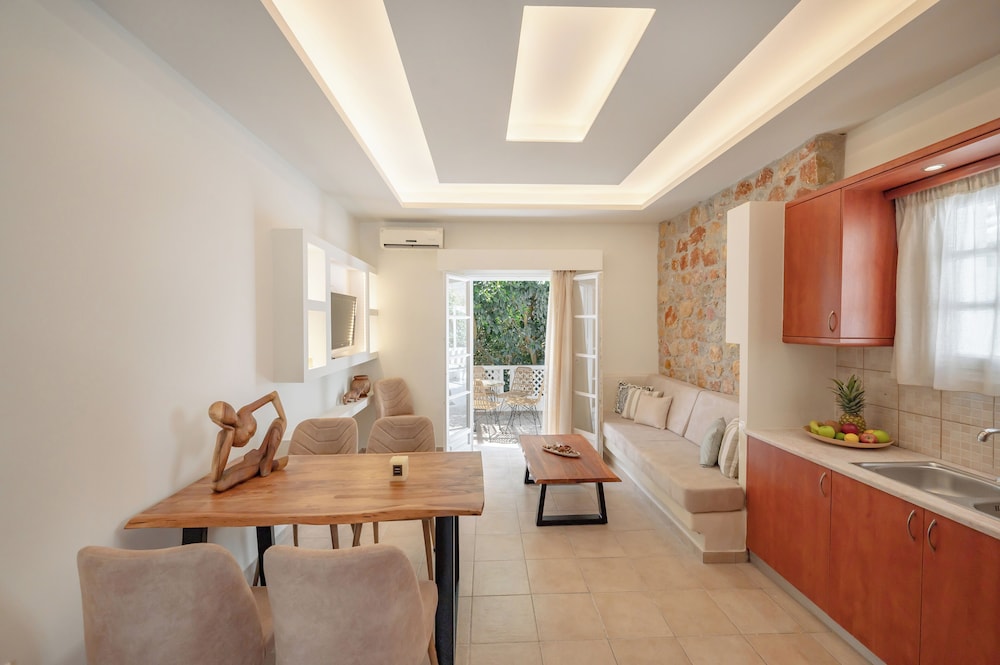 Loukas & Emma Eco Houses