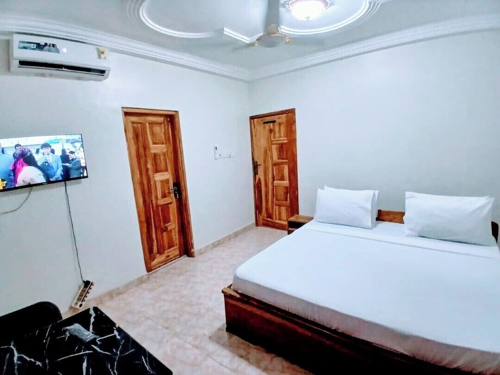 Madora Lodge