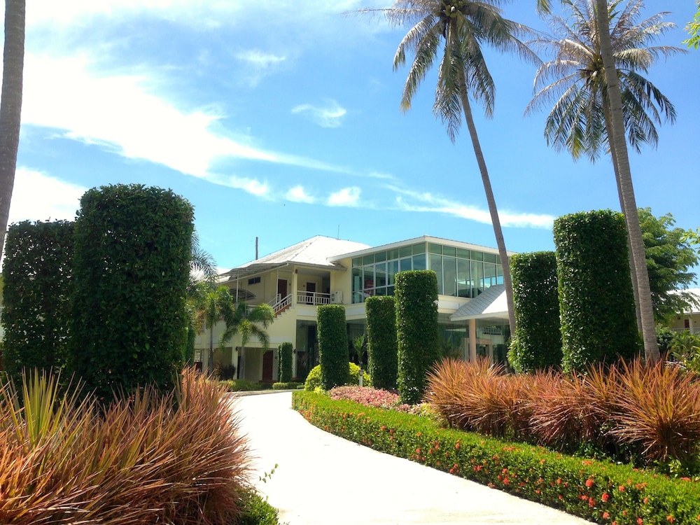 Suwan Driving Range and Resort