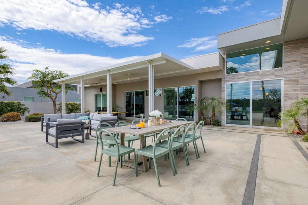 The Polo Villas by AvantStay – Modern Oasis Near Empire Polo Club